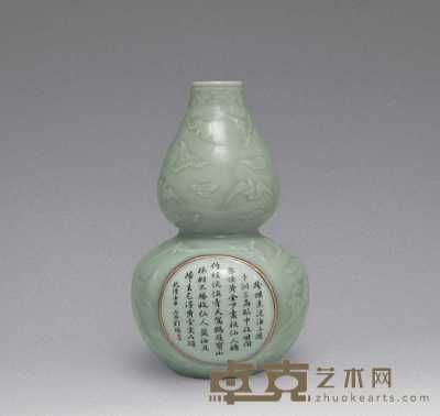 民国 豆青地雲蝠纹开光詩文葫芦瓶 高21cm